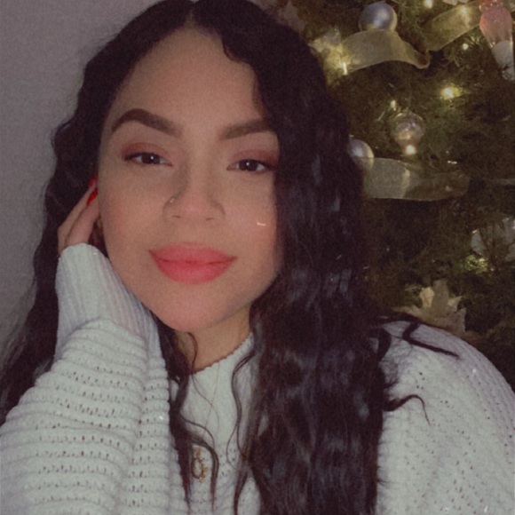 Meet your Posher, Karina - Picture 1 of 1